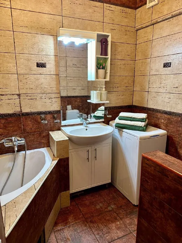 посуточно 2к квартира в калининском р-не донецка. в квартире есть вся необходимая мебель, техника, посуда. постельное, полотенца предоставляем. есть кондиционер, камин, подогрев пола на кухне и в ванной. есть вода постоянно💦 цена 5 тыс от 3-х суток, сутки 6 тыс. в зависимости от кол-ва дней проживания, цена снижается +380714673790 телеграм +7 (949) 995-08-63 дарья - фотография - 4