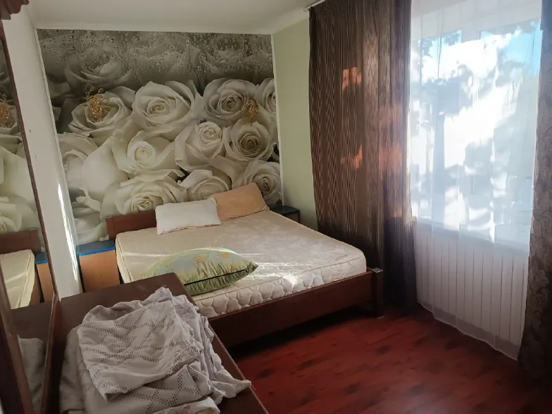 Сдам 2х комнатную квартиру в центре города харцызска. Ул. Октябрьская 90, 5/5эт. С мебелью и необходимой техникой! Желательно на длительный срок! 25.000т. Р. В месяц + к/у. +79494122561 🅽🅴🅺🆁🅰🆂 - фотография - 5