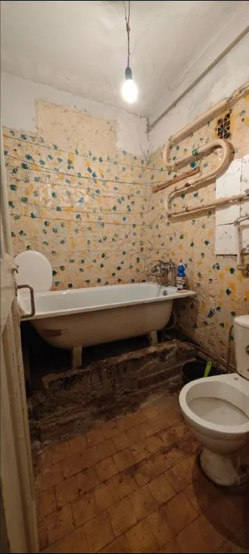 продам 2-х комн. квартиру 4/4 эт. в г. харцызск, ул. краснознаменская, район 2-й школы ✅s = 42 кв. м. ✅капитальный ремонт крыши ✅окна - металлопластиковые. ✅заменены стояки на воду и отопление ✅отличное расположение - рядом садик, школа, остановка общественного транспорта. стоимость 1 900 000 руб. +79112567026 telegram виктор - фотография - 4