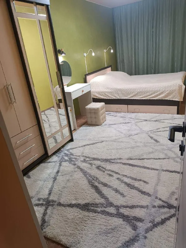 ❗️❗️❗️ посуточно, почасово 2-х комнатная квартира в харцызске ❗️❗️❗️ идеальная квартира для тех, кто ценит комфорт, чистоту и домашнюю атмосферу. • ☑️современный ремонт и стильный интерьер. • ☑️полностью оборудованная кухня со всем необходимым для приготовления вкусных блюд. • ☑️удобная двуспальная кровать с ортопедическим матрасом. • ☑️ стиральная машина, кондиционер, микроволновка, электрочайник. • ☑️высокоскоростной wi-fi и smart tv. • ☑️тропический душ. • ☑️ чистое постельное белье, полотенце, средства гигиены, фен, отпариватель. • ☑️лазерный проектор. • ☑️вода холодная, горячая 24/7 • ☑️ питьевая вода, чай, кофе, сахар, салфетки. • ☑️удобное расположение в тихом районе с развитой инфраструктурой. подарите себе и своей половинке незабываемый вечер в нашей уютной и романтичной квартире. ☎️ +79494289878 ( телеграм, ватсап) ☎️ +79490427404 надя - фотография - 3