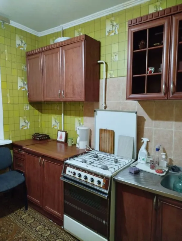 🏠 продам 3-комнатную квартиру в харцызске, трубный район (ул. патона, 30а) 7 этаж из 9. квартира не угловая, очень тёплая и светлая. общая площадь — 64 м². все комнаты раздельные. ✨ преимущества: просторная гостиная и большая кухня утеплённая, застеклённая лоджия зеркальный шкаф-купе во весь коридор (на заказ) кондиционер, водонагреватель на 90 л хорошее жилое состояние — можно заезжать и жить документы полностью готовы, собственник 🏢 дом ухоженный, спокойные соседи, рядом магазины, остановка, школа и детсад. идеальный вариант для семьи. 💰 цена: 3 000 000 руб. 📞 ирина — +7 949 356-47-93 📞 евгений — +7 949 594-02-23 (telegram) geyn vag - фотография - 3