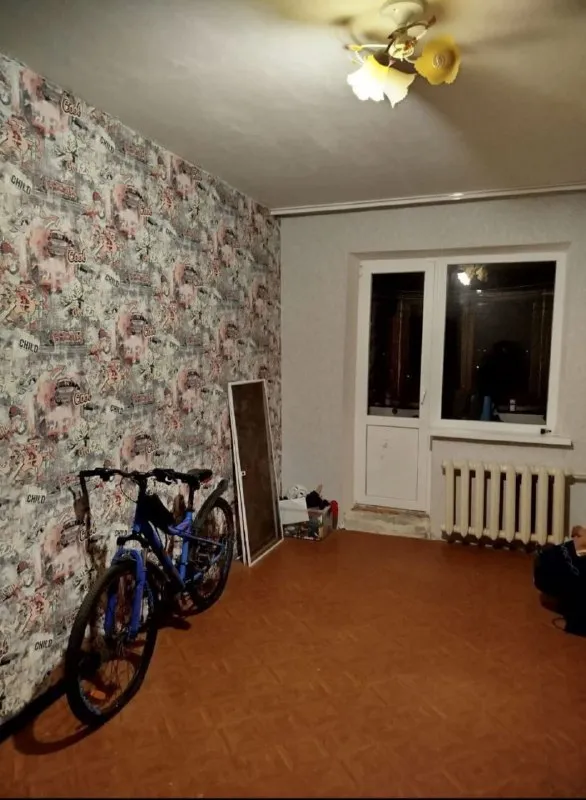 🏠 продам 3-комнатную квартиру в харцызске, трубный район (ул. патона, 30а) 7 этаж из 9. квартира не угловая, очень тёплая и светлая. общая площадь — 64 м². все комнаты раздельные. ✨ преимущества: просторная гостиная и большая кухня утеплённая, застеклённая лоджия зеркальный шкаф-купе во весь коридор (на заказ) кондиционер, водонагреватель на 90 л хорошее жилое состояние — можно заезжать и жить документы полностью готовы, собственник 🏢 дом ухоженный, спокойные соседи, рядом магазины, остановка, школа и детсад. идеальный вариант для семьи. 💰 цена: 3 000 000 руб. 📞 ирина — +7 949 356-47-93 📞 евгений — +7 949 594-02-23 (telegram) geyn vag - фотография - 5