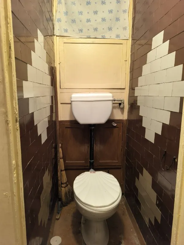 срочная продажа!супер цена!продается 2х- комнатная квартира г. харцызск, черёмушки, к-л юбилейный, район кинотеатра. 3эт/5эт дома, общ. пл. 44 м2,не угловая. замечательная планировка, раздельные комнаты, большая кухня. квартира в очень хорошем жилом состоянии. балкон остеклен м/ п окнами. все коммуникации в рабочем состоянии. вода по графику, доходит. отличное месторасположение. в шаговой доступности рынок, школа, садик, остановка. документы полностью готовы к сделке, никто не прописан. цена 2мл 600т₽. торг тел: +7 949 36 18 519 ▪️ недвижимость большого харцызска 👈 подписаться ▪️ разместить объявление ▪️ обсудить - фотография - 10