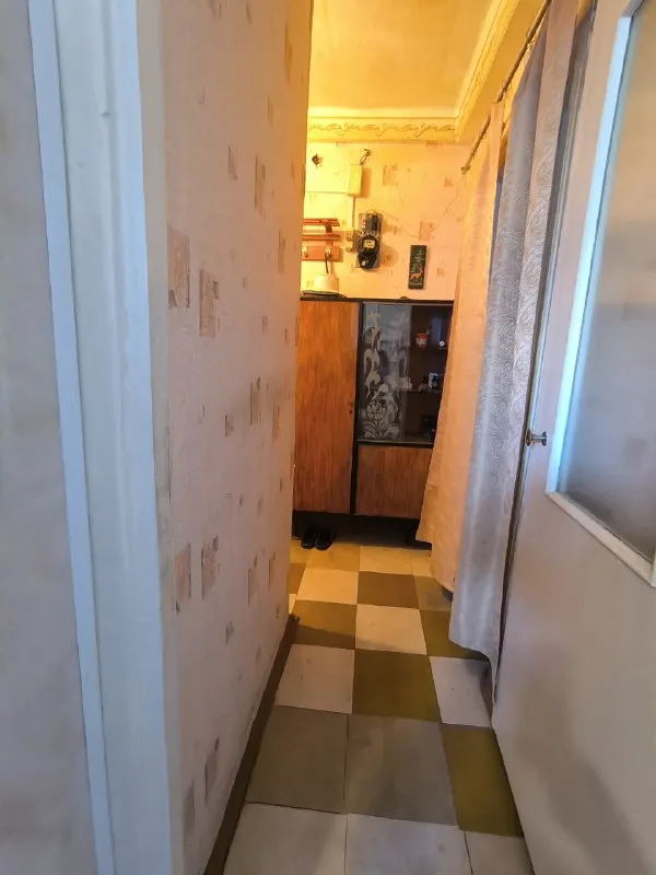 срочная продажа!супер цена!продается 2х- комнатная квартира г. харцызск, черёмушки, к-л юбилейный, район кинотеатра. 3эт/5эт дома, общ. пл. 44 м2,не угловая. замечательная планировка, раздельные комнаты, большая кухня. квартира в очень хорошем жилом состоянии. балкон остеклен м/ п окнами. все коммуникации в рабочем состоянии. вода по графику, доходит. отличное месторасположение. в шаговой доступности рынок, школа, садик, остановка. документы полностью готовы к сделке, никто не прописан. цена 2мл 600т₽. торг тел: +7 949 36 18 519 ▪️ недвижимость большого харцызска 👈 подписаться ▪️ разместить объявление ▪️ обсудить - фотография - 6