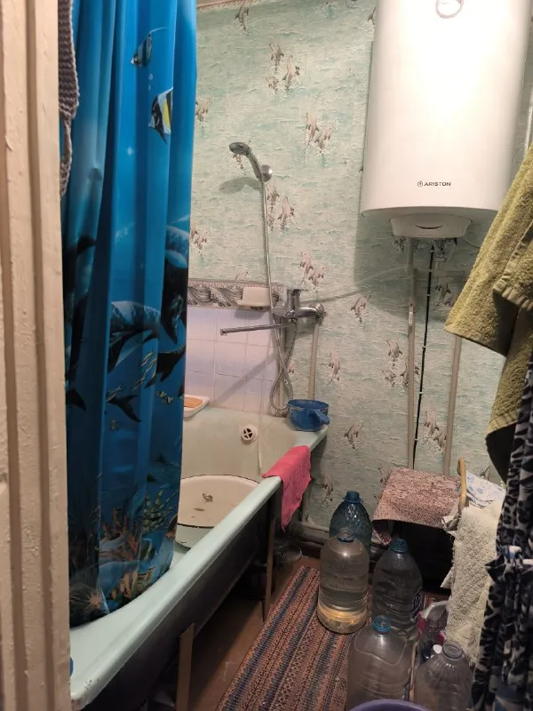 срочная продажа!супер цена!продается 2х- комнатная квартира г. харцызск, черёмушки, к-л юбилейный, район кинотеатра. 3эт/5эт дома, общ. пл. 44 м2,не угловая. замечательная планировка, раздельные комнаты, большая кухня. квартира в очень хорошем жилом состоянии. балкон остеклен м/ п окнами. все коммуникации в рабочем состоянии. вода по графику, доходит. отличное месторасположение. в шаговой доступности рынок, школа, садик, остановка. документы полностью готовы к сделке, никто не прописан. цена 2мл 600т₽. торг тел: +7 949 36 18 519 ▪️ недвижимость большого харцызска 👈 подписаться ▪️ разместить объявление ▪️ обсудить - фотография - 8