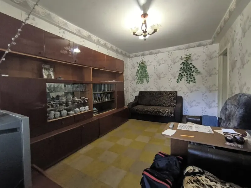 срочная продажа!супер цена!продается 2х- комнатная квартира г. харцызск, черёмушки, к-л юбилейный, район кинотеатра. 3эт/5эт дома, общ. пл. 44 м2,не угловая. замечательная планировка, раздельные комнаты, большая кухня. квартира в очень хорошем жилом состоянии. балкон остеклен м/ п окнами. все коммуникации в рабочем состоянии. вода по графику, доходит. отличное месторасположение. в шаговой доступности рынок, школа, садик, остановка. документы полностью готовы к сделке, никто не прописан. цена 2мл 600т₽. торг тел: +7 949 36 18 519 ▪️ недвижимость большого харцызска 👈 подписаться ▪️ разместить объявление ▪️ обсудить - фотография - 9