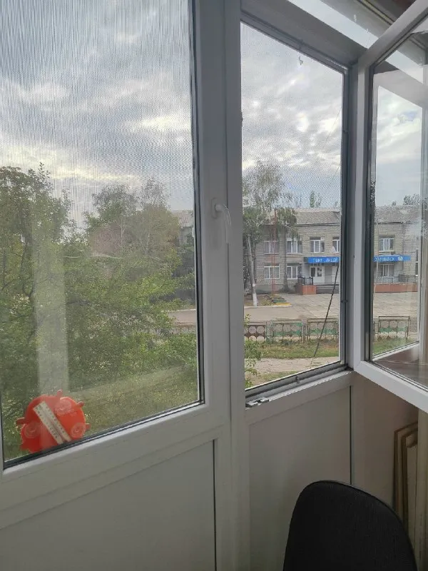 🔑продается 1 комн. Квартира. ‼цена: 1 000 000 рублей. ‼ ‼документы готовы‼ - г. Харцызск - черемушки - малосемейка - м-н металлургов, д. 22 - 2 эт. 5 эт. Дома - s=22 m2, жилая s=12 m2 квартира не угловая, окна, трубы и канализация заменены, балкон пластик, новая сантехника, бойлер на горячую воду. В квартире остается стенка и кухонный гарнитур. Рядом с домом школа, в шаговой доступности магазины, рынок. ☎тел. +7 (949) 331-92-15 анна 📞 тел. +7 (900) 185-49-85 (tele2) +7 949 331 92 15 (whatsapp, telegram. ) ▪️ недвижимость большого харцызска 👈 подписаться ▪️ разместить объявление ▪️ обсудить - фотография - 2