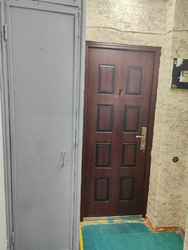 🔑продается 1 комн. Квартира. ‼цена: 1 000 000 рублей. ‼ ‼документы готовы‼ - г. Харцызск - черемушки - малосемейка - м-н металлургов, д. 22 - 2 эт. 5 эт. Дома - s=22 m2, жилая s=12 m2 квартира не угловая, окна, трубы и канализация заменены, балкон пластик, новая сантехника, бойлер на горячую воду. В квартире остается стенка и кухонный гарнитур. Рядом с домом школа, в шаговой доступности магазины, рынок. ☎тел. +7 (949) 331-92-15 анна 📞 тел. +7 (900) 185-49-85 (tele2) +7 949 331 92 15 (whatsapp, telegram. ) ▪️ недвижимость большого харцызска 👈 подписаться ▪️ разместить объявление ▪️ обсудить - фотография - 5