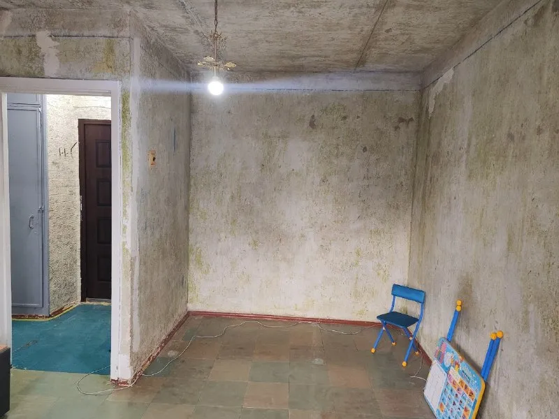 🔑продается 1 комн. Квартира. ‼цена: 1 000 000 рублей. ‼ ‼документы готовы‼ - г. Харцызск - черемушки - малосемейка - м-н металлургов, д. 22 - 2 эт. 5 эт. Дома - s=22 m2, жилая s=12 m2 квартира не угловая, окна, трубы и канализация заменены, балкон пластик, новая сантехника, бойлер на горячую воду. В квартире остается стенка и кухонный гарнитур. Рядом с домом школа, в шаговой доступности магазины, рынок. ☎тел. +7 (949) 331-92-15 анна 📞 тел. +7 (900) 185-49-85 (tele2) +7 949 331 92 15 (whatsapp, telegram. ) ▪️ недвижимость большого харцызска 👈 подписаться ▪️ разместить объявление ▪️ обсудить - фотография - 6