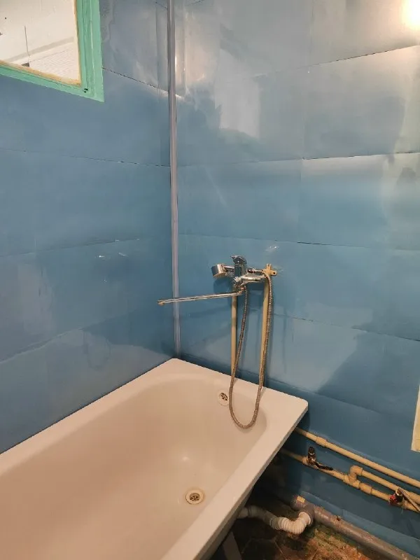 🔑продается 1 комн. Квартира. ‼цена: 1 000 000 рублей. ‼ ‼документы готовы‼ - г. Харцызск - черемушки - малосемейка - м-н металлургов, д. 22 - 2 эт. 5 эт. Дома - s=22 m2, жилая s=12 m2 квартира не угловая, окна, трубы и канализация заменены, балкон пластик, новая сантехника, бойлер на горячую воду. В квартире остается стенка и кухонный гарнитур. Рядом с домом школа, в шаговой доступности магазины, рынок. ☎тел. +7 (949) 331-92-15 анна 📞 тел. +7 (900) 185-49-85 (tele2) +7 949 331 92 15 (whatsapp, telegram. ) ▪️ недвижимость большого харцызска 👈 подписаться ▪️ разместить объявление ▪️ обсудить - фотография - 7