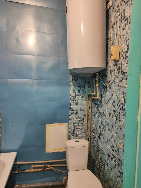 🔑продается 1 комн. Квартира. ‼цена: 1 000 000 рублей. ‼ ‼документы готовы‼ - г. Харцызск - черемушки - малосемейка - м-н металлургов, д. 22 - 2 эт. 5 эт. Дома - s=22 m2, жилая s=12 m2 квартира не угловая, окна, трубы и канализация заменены, балкон пластик, новая сантехника, бойлер на горячую воду. В квартире остается стенка и кухонный гарнитур. Рядом с домом школа, в шаговой доступности магазины, рынок. ☎тел. +7 (949) 331-92-15 анна 📞 тел. +7 (900) 185-49-85 (tele2) +7 949 331 92 15 (whatsapp, telegram. ) ▪️ недвижимость большого харцызска 👈 подписаться ▪️ разместить объявление ▪️ обсудить - фотография - 8