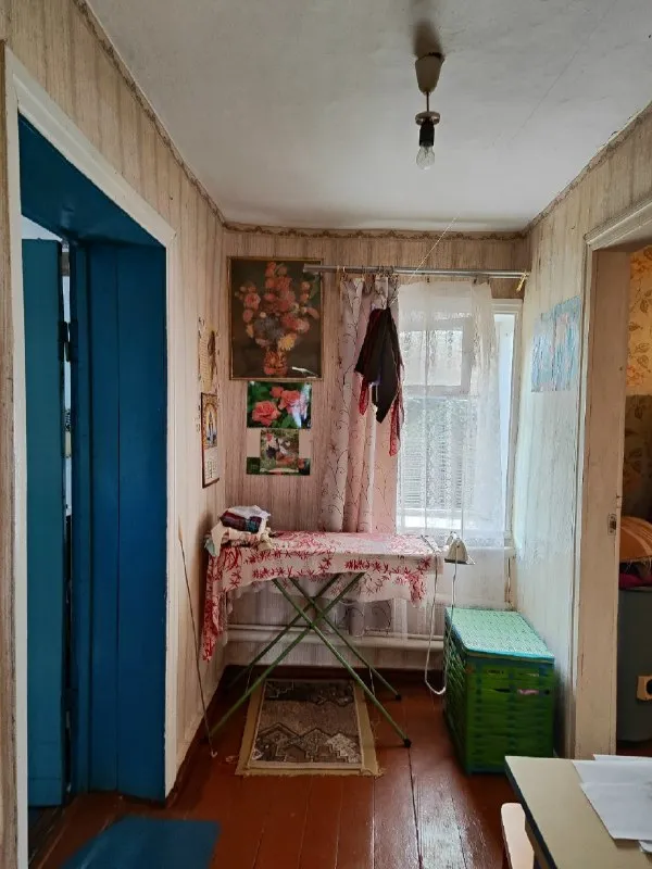 🔑продается дом. - г. Харцызск, - октябрьский поселок - ул. Чернышевского - участок 5 соток, не приватизирован. - s= 46.4 m2. Дом шлаколитой + кирпичный, окна частично пластик, отопление - твердотопливный котел, газ в дом заведен (газовая печка), счетчики на свет, воду и газ. Зал, две спальни, кухня, санузел, веранда, кладовка. Сливная яма, во дворе сарай и летний душ, счетчики на свет, воду и газ. Дом требует вложений. Цена: 2 150 000 рублей. ☎тел. +7 (949) 331-92-15 анна 📞 тел. +7 (900) 185-49-85 (tele2) +7 949 331 92 15 (whatsapp, telegram. ) ▪️ недвижимость большого харцызска 👈 подписаться ▪️ разместить объявление ▪️ обсудить - фотография - 5