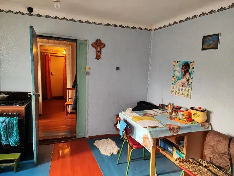 🔑продается дом. - г. Харцызск, - октябрьский поселок - ул. Чернышевского - участок 5 соток, не приватизирован. - s= 46.4 m2. Дом шлаколитой + кирпичный, окна частично пластик, отопление - твердотопливный котел, газ в дом заведен (газовая печка), счетчики на свет, воду и газ. Зал, две спальни, кухня, санузел, веранда, кладовка. Сливная яма, во дворе сарай и летний душ, счетчики на свет, воду и газ. Дом требует вложений. Цена: 2 150 000 рублей. ☎тел. +7 (949) 331-92-15 анна 📞 тел. +7 (900) 185-49-85 (tele2) +7 949 331 92 15 (whatsapp, telegram. ) ▪️ недвижимость большого харцызска 👈 подписаться ▪️ разместить объявление ▪️ обсудить - фотография - 6