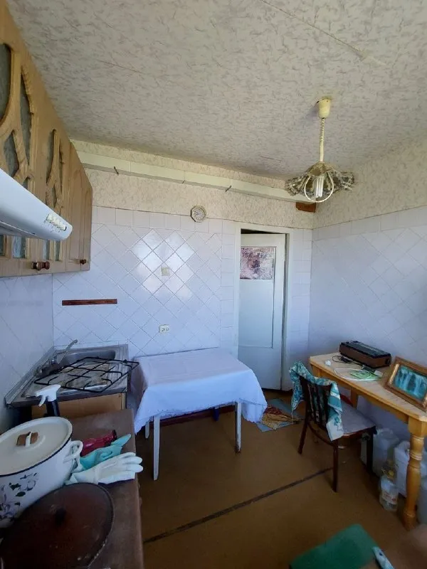 🔑продается 3 комн. квартира. ‼цена: 3 950 000 рублей. торг‼ - г. харцызск - черемушки - мкрн. юбилейный, д. 10 - 9 эт. 9 эт. дома - s= 63.6 m2 - состояние жилое, не угловая, зал проходной, окна и трубы пластик, балкон остеклен, горячая вода - бойлер, кондиционер, счетчики на свет, воду и отопление. новый лифт. продажа частично с мебелью. в квартире не кто не прописан. ☎тел. +7 (949) 331-92-15 анна 📞 тел. +7 (900) 185-49-85 (tele2) +7 949 331 92 15 (whatsapp, telegram. ) ▪️ недвижимость большого харцызска 👈 подписаться ▪️ разместить объявление ▪️ обсудить - фотография - 8