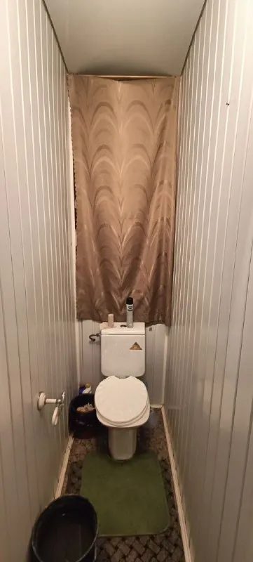 продаю трёхкомнатную квартиру в харцызске, улица краснознаменская, 69, 9-й этаж. площадь — 63 кв. м. в квартире есть балкон и большая угловая лоджия, обе застеклены. также имеются две кладовки, санузел разделён. квартира в хорошем состоянии — можно заезжать и жить! частично осталась мебель. месяц назад перекрыли крышу, есть накопительный бак и насос. телефон для связи: +79494561181. владислав матусевич - фотография - 3