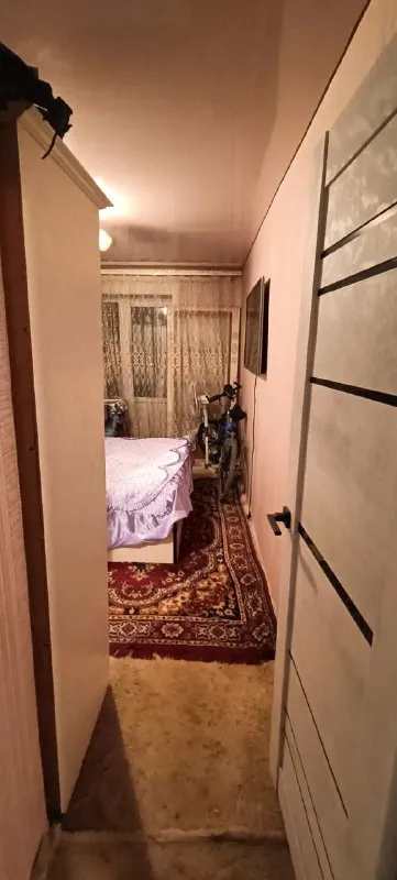 продаю трёхкомнатную квартиру в харцызске, улица краснознаменская, 69, 9-й этаж. площадь — 63 кв. м. в квартире есть балкон и большая угловая лоджия, обе застеклены. также имеются две кладовки, санузел разделён. квартира в хорошем состоянии — можно заезжать и жить! частично осталась мебель. месяц назад перекрыли крышу, есть накопительный бак и насос. телефон для связи: +79494561181. владислав матусевич - фотография - 7