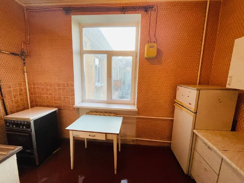 Продается 2-х комнатная квартира в г. Харцызск по адресу вокзальная 35 (около центрального рынка) 3 этаж площадь 52,4 кв. М пластиковые окна и балконная дверь новые, высокие потолки, комнаты и сан узел раздельные. Есть большая кладовая. Окна выходят в тихий двор. В шаговой доступности аптеки, детские сады, школы, железнодорожный вокзал, автовокзал и центральный рынок. Собственник, документы готовы. Стоимость - 2.400000, торг уместен. Ольга +79531789119 (whatsapp/telegram) галина +79493630060 @olgamenglish olga mymrina - фотография - 5