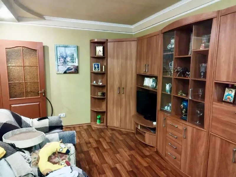 ‼️продажа квартиры‼️ ‼️🏠‼️продажа комн квартиры г. донецк днр по ул. артема ориентир горбольница киевский район‼️🏠‼️ ✅продам квартиру с косметическим ремонтом общей s - 41 м2., комнаты раздельные, полы утеплены, санузел совмещен, трубы в санузле новые. ✅расположение дома во дворе, вдали от 1 линии, парковочное место. ✅продажа с мебелью и техникой. 1/5 этажа, высокий цоколь, дом сухой. 💴цена: 4🍋200.000 рублей ☎️☎️☎️ +79494194208 недвижимость днр - фотография - 5