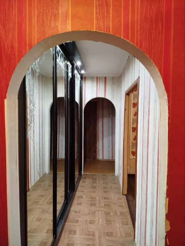 🏠 срочно! продам 3-комнатную квартиру в харцызске, ул. патона, 30а — 3 000 000 руб. ⚡ продаём быстро! торг возможен, документы готовы к сделке. ✅ характеристики квартиры: 7 этаж из 9, не угловая, очень тёплая и светлая общая площадь — 64 м², все комнаты раздельные просторная кухня и гостиная утеплённая, застеклённая лоджия зеркальный шкаф-купе во весь коридор, кондиционер, водонагреватель 90 л отличное жилое состояние — заезжай и живи 🏢 дом и район: ухоженный дом, спокойные соседи рядом магазины, остановка, школа, детсад, больница, дворец спорта, санстанция идеальный вариант для семьи 📞 контакты (звоните и пишите в telegram/whatsapp): евгений — +7 949 356-47-93 ирина собственик — +7 949 594-02-23 ⚡ цена снижена для быстрой продажи! звоните сегодня geyn vag - фотография - 2