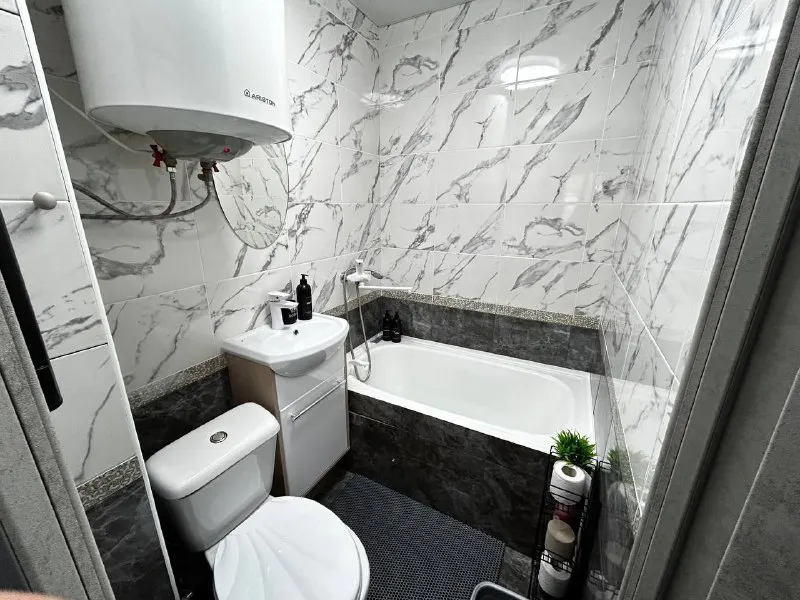 сдам посуточно квартиры 🌇макеевка, м-н зелёный📍 🏡1к. квартира,   🛌 3 спальных места. 💦 вода по графику. 💰 цена 6000 ₽ 🏡1к. квартира 🛌4 спальных места 💦вода круглосуточно. 💰 цена 7000 ₽ 👍уютные, чистые, теплые квартиры, после ремонта. - фотография - 9