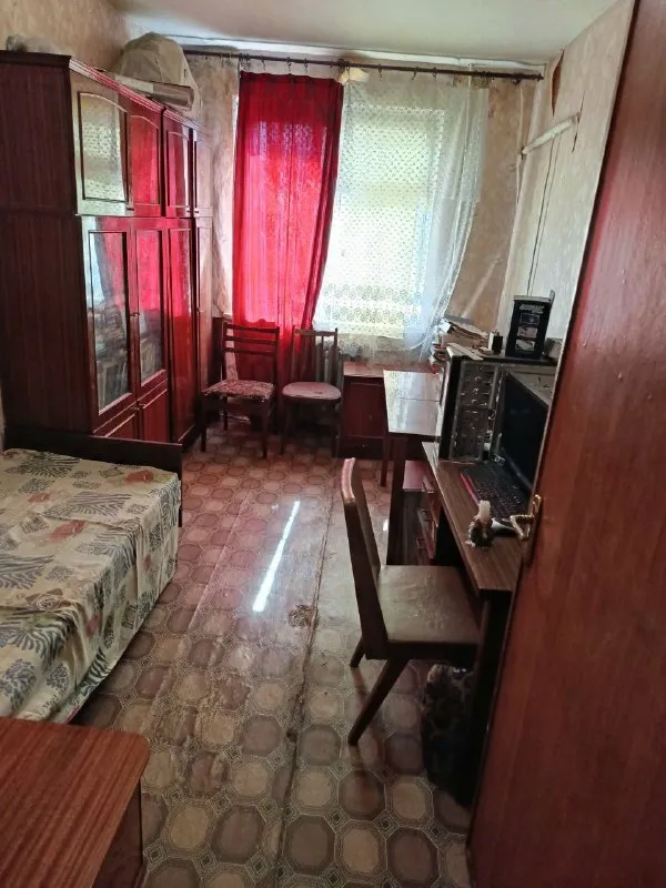 ‼️продажа квартиры‼️ 🏡продаётся трехкомнатная квартира г. макеевка днр, советский район 2-й мкр-н, район дк ✅этажность–3/5 жилого дома ✅общая площадь–62 м2 ✅жилая площадь - 44.2 м2 ✅кухня–5.8 м2 ✅комнаты раздельные двойная входная дверь кондиционер, нагревательный бак ✅состояние жилое вода по графику ✅рядом школа, магазины, рынок, документы готовы к продаже 🔥собственник 💴цена: 3🍋3 рублей реальному покупателю торг‼️ ☎️+7(949) 482-35-69 недвижимость днр - фотография - 3