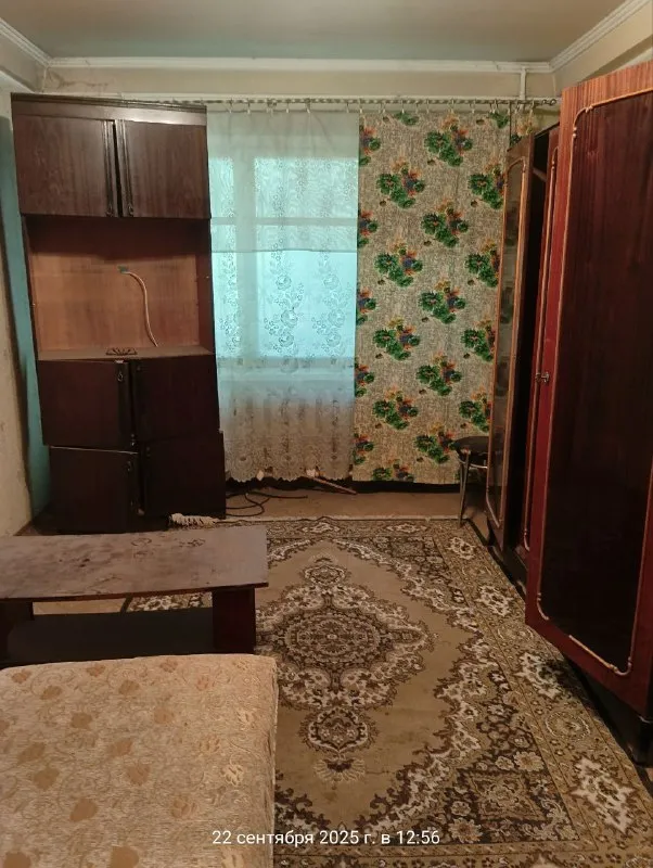 продам 1-но комн. квартиру на бирюзова-1. 1/5 этажного. жилое состояние. газовая колонка. окна деревянные. службы совмещены, душевая. цена 950 000 руб. ан анна +7 949 470 04 83 (феникс), +7 949 796 89 69 (миранда). - фотография - 2