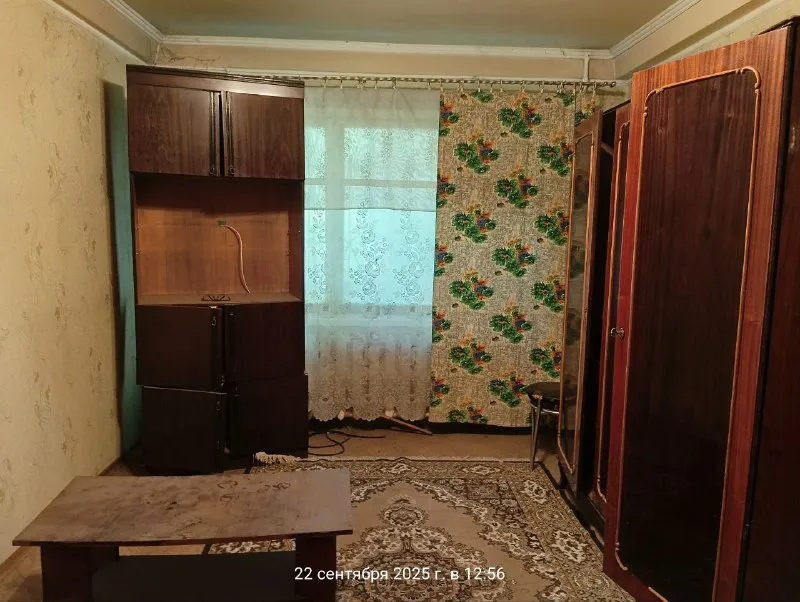 продам 1-но комн. квартиру на бирюзова-1. 1/5 этажного. жилое состояние. газовая колонка. окна деревянные. службы совмещены, душевая. цена 950 000 руб. ан анна +7 949 470 04 83 (феникс), +7 949 796 89 69 (миранда). - фотография - 3