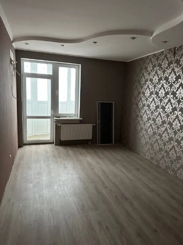 продам двухкомнатную квартиру 🌇 донецк, новостройка на миронова 15б 📍 👍это отличное предложение для тех, кто ищет комфортное жильё. ✅квартира площадью 69 квадратных метров уже с косметическим ремонтом, что позволяет сразу въехать и наслаждаться новым жильём. ✅расположение квартиры на 11 этаже 17-этажного дома позволяет наслаждаться прекрасным видом из окон. 💰цена в 5 000 000 ₽ делает это предложение весьма привлекательным на рынке недвижимости. ❗️ 📲☎️+79493410484 ан новый донбасс подписаться | дать объявление - фотография - 2