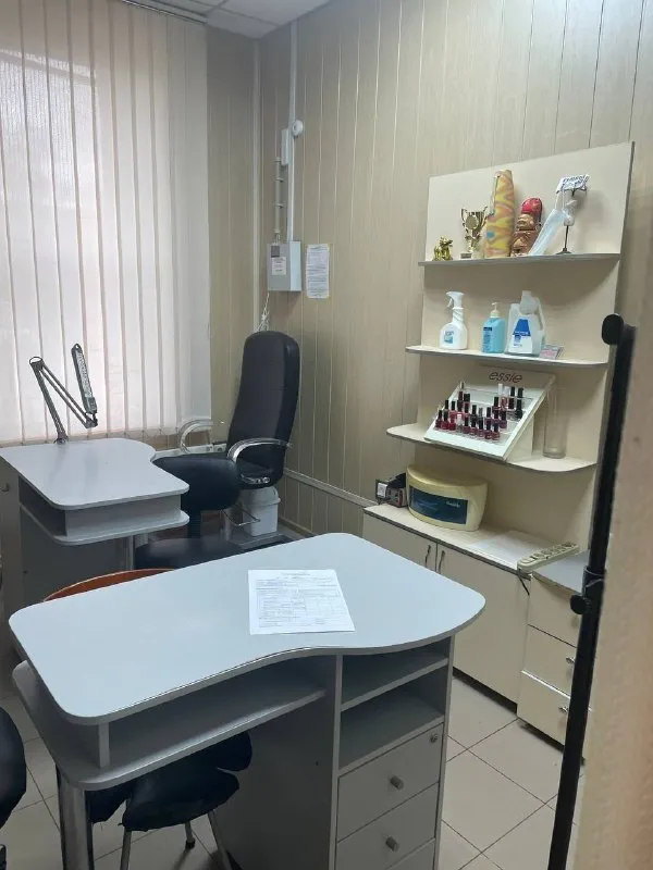 ‼️аренда помещения‼️ 🏡аренда помещения г. донецк днр киевский р-н 🗺ориентир: «жд вокзал» ✅сдам помещение по ул. артема общей площадью–60 м2 ✅находится на 1 этаже жилого дома с отдельным входом и витринным фасадом. ✅планировка помещения: торговый зал, 2 подсобных помещения, санузел. 🧾аренда рассматривается как готовый бизнес. 💴цена: 45.000₽+ комуслуги. ☎️☎️☎️+7(949)419-42-08 аренда днр - фотография - 4