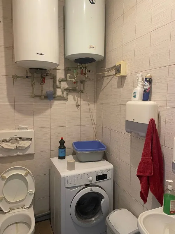 ‼️аренда помещения‼️ 🏡аренда помещения г. донецк днр киевский р-н 🗺ориентир: «жд вокзал» ✅сдам помещение по ул. артема общей площадью–60 м2 ✅находится на 1 этаже жилого дома с отдельным входом и витринным фасадом. ✅планировка помещения: торговый зал, 2 подсобных помещения, санузел. 🧾аренда рассматривается как готовый бизнес. 💴цена: 45.000₽+ комуслуги. ☎️☎️☎️+7(949)419-42-08 аренда днр - фотография - 5