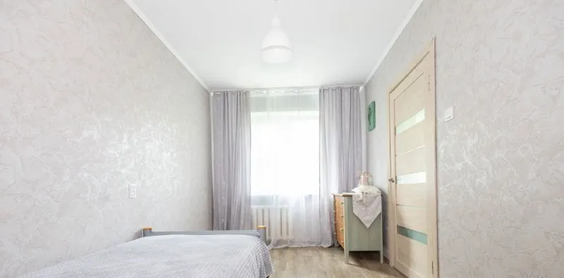 сдам двухкомнатную квартиру 🌇донецк, калининский район📍 ✅площадь 49кв. м, 3 этаж многоэтажного дома. ✅полностью меблирована и готова к проживанию. ✅проведен высокоскоростной интернет, также установлен бойлер. ✅рассмотрим ответственных и платежеспособных людей, без больших домашних животных. соседи тихие и дружелюбные, на этаже сверху никто не проживает. 💰цена 31.000 ₽ залог 100% от стоимости, можно разбить на 2 месяца. по всем вопросам обращайтесь по телефону или в телеграмм 📲☎️+79494858391 агентство подписаться | дать объявление - фотография - 3