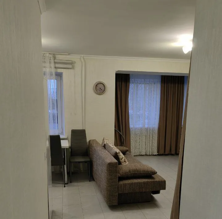 аренда двухкомнатной студии 🌇город донецк, куйбышевский район, ул. куйбышева. 📍 ✅ 3 этаже 9-тиэтажного дома ✅площадь 46кв. м. ✅окна выходят во двор. ✅квартира не угловая, зимой тепло, а летом не жарко. 👍полностью укомплектованный кухонный гарнитур и ванная комната, также спальня. ✅вся техника и мебель новая, по. .. //telegram. org/img/emoji/40/e29c85.png')">✅санузел смежный, установлена газовая колонка. ✅сдается от 3 месяцец возможно проживание с небольшими домашними животными. 💰цена 28000 рублей + к/у. по всем вопросам обращайтесь в тг или по номеру телефона 📲☎️+79494858391 ан подписаться | дать объявление - фотография - 3