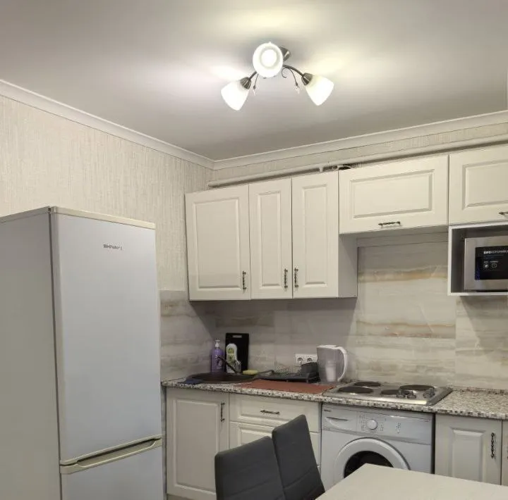 аренда двухкомнатной студии 🌇город донецк, куйбышевский район, ул. куйбышева. 📍 ✅ 3 этаже 9-тиэтажного дома ✅площадь 46кв. м. ✅окна выходят во двор. ✅квартира не угловая, зимой тепло, а летом не жарко. 👍полностью укомплектованный кухонный гарнитур и ванная комната, также спальня. ✅вся техника и мебель новая, по. .. //telegram. org/img/emoji/40/e29c85.png')">✅санузел смежный, установлена газовая колонка. ✅сдается от 3 месяцец возможно проживание с небольшими домашними животными. 💰цена 28000 рублей + к/у. по всем вопросам обращайтесь в тг или по номеру телефона 📲☎️+79494858391 ан подписаться | дать объявление - фотография - 5