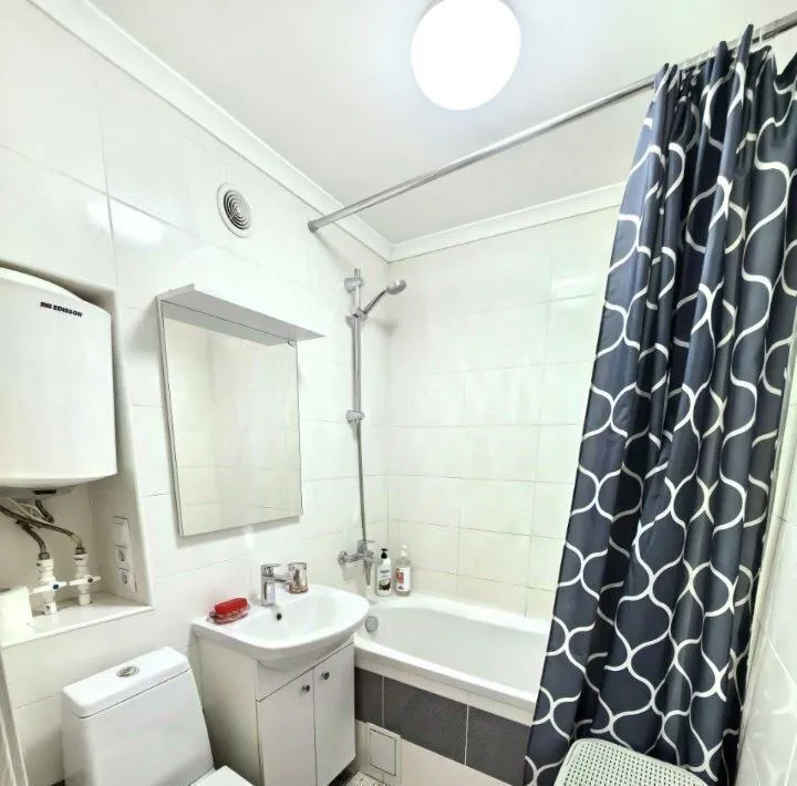 аренда двухкомнатной студии 🌇город донецк, куйбышевский район, ул. куйбышева. 📍 ✅ 3 этаже 9-тиэтажного дома ✅площадь 46кв. м. ✅окна выходят во двор. ✅квартира не угловая, зимой тепло, а летом не жарко. 👍полностью укомплектованный кухонный гарнитур и ванная комната, также спальня. ✅вся техника и мебель новая, по. .. //telegram. org/img/emoji/40/e29c85.png')">✅санузел смежный, установлена газовая колонка. ✅сдается от 3 месяцец возможно проживание с небольшими домашними животными. 💰цена 28000 рублей + к/у. по всем вопросам обращайтесь в тг или по номеру телефона 📲☎️+79494858391 ан подписаться | дать объявление - фотография - 6