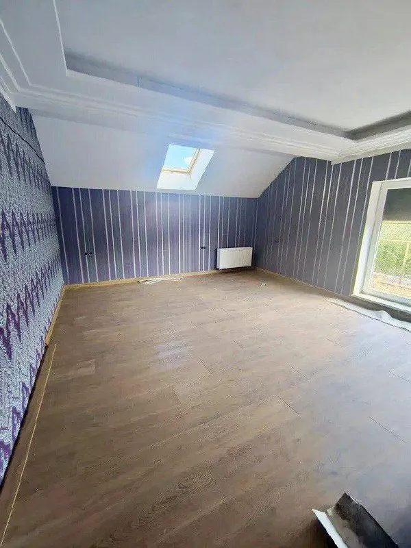 ‼️продажа дома‼️ 🏡продажа шикарного загородного 2-х уровневого дома + гостевой дом + сауна, бассейн + гараж в 20 км. от центра г. донецк, с. красное, г. о. докучаевск ✅продам дом, общей площадью 306 м2., расположен на земельном участке 45 соток ( участок приватизирован) с ландшафтным дизайном и зоной барбекю. ✅гостевой дом общей s-98 м2. три гаражных бокса и отдельное помещение с установленной системой подачи воды: 3 накопительных бака объемом по 1.5 куба. очистка воды осуществляется высокопроизводительным осмосом. ✅планировка дома; цокольный этаж: планировался под домашний кинотеатр и спорт зал ✅первый этаж: кухня-столовая, ванная комната второй этаж: 3 спальни. .. водителей италии, германии, франции. ✅планировка гостевого дома: кухня-столовая с выходом на террасу, 2 спальни, ванная комната. ✅отопление и подогрев воды в каждом доме осуществляется газовыми котлами. ✅в случае отсутствия электроэнергия дом получает питание от 40 киловаттного дизельного генератора работающего на полной автоматике. ✅три скважины, на участке установлена капельная система полива 🧾документы готовы. больше фото по запросу. 💴цена: 30🍋000.000 рублей ☎️+79494194208 недвижимость днр - фотография - 6