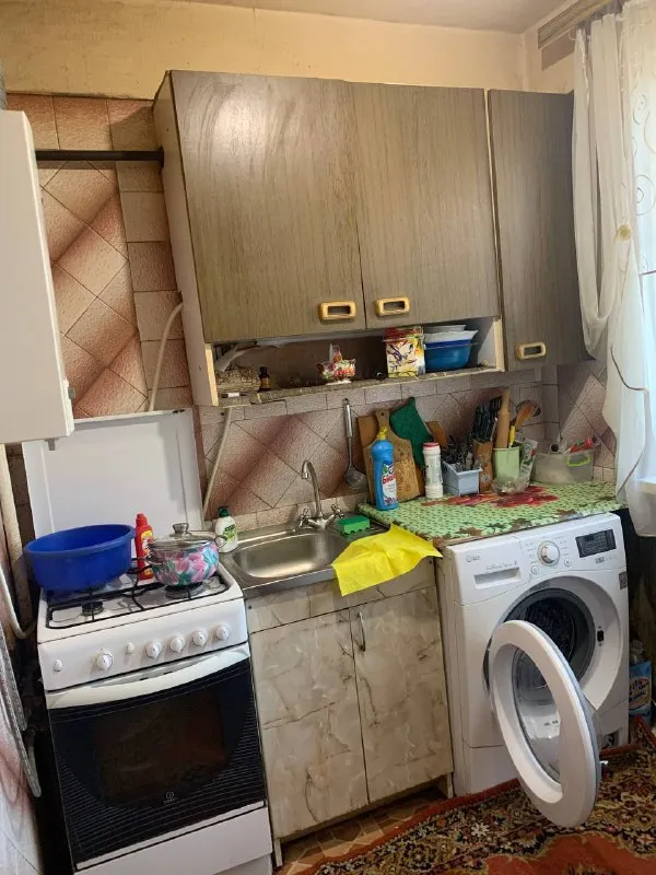 сдам 3 ком квартиру пролетарский район ул литке рядом рынок объединенный, магазины, садики, школы эт... - фотография