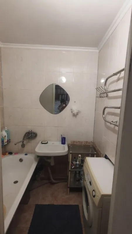 ‼️продажа квартиры‼️ 🏡продаётся трехкомнатная квартира г. харцызск днр на трубном ул. патона ✅этажность–5/9 жилого дома ✅квартира в жилом состоянии, комнаты раздельные, пластиковые окна, счётчик на всё, плитка кухня, ванна, туалет, новая входная дверь ✅вода на этаж поступает, лифт работает прописанных и долгов нет 🧾документы готовы ✍️возможна продажа с маткапиталом 🔥собственник 💴цена: 3🍋300.000 рублей ☎️+7(949) 389-12-07 📨подписаться - фотография - 5