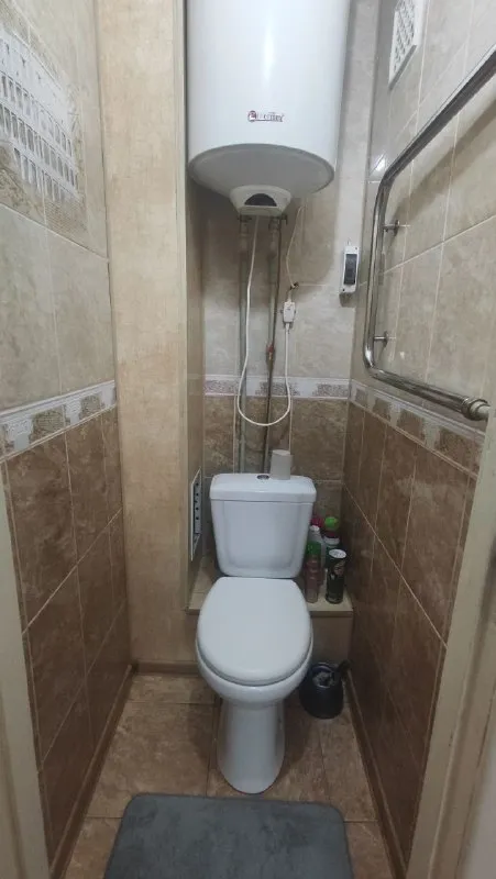 ‼️продажа квартиры‼️ 🏡продаётся трехкомнатная квартира г. харцызск днр на трубном ул. патона ✅этажность–5/9 жилого дома ✅квартира в жилом состоянии, комнаты раздельные, пластиковые окна, счётчик на всё, плитка кухня, ванна, туалет, новая входная дверь ✅вода на этаж поступает, лифт работает прописанных и долгов нет 🧾документы готовы ✍️возможна продажа с маткапиталом 🔥собственник 💴цена: 3🍋300.000 рублей ☎️+7(949) 389-12-07 📨подписаться - фотография - 6