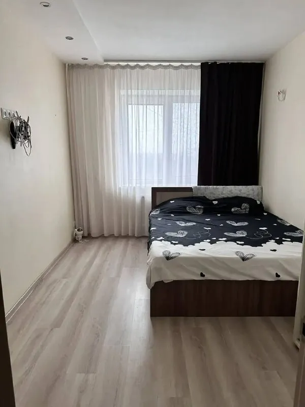 продам 4х-комнатную квартиру 🌇донецк по адресу: пр. красногвардейский 38а. 📍 ✅новостройка❗️ ✅квартира полностью готова к проживанию, все документы в порядке. ✅утеплённые наружные стены толщиной 15 см. все окна и балконный блок заменены на трёхкамерные стеклопакеты. ✅установлена дорогая входная дверь с замком mottura и видеодомофоном. 💦в квартире есть бойлер bosch на 100 литр. .. /telegram. org/img/emoji/40/e29c85.png')">✅электрика выполнена профессионально: на каждую комнату и крупную технику установлены отдельные автоматы, а также установлен отсекатель перепадов давления. ✅этаж 8/10 👍в шаговой доступности отстроенный парк «марабушта» с детскими и спортивными площадками. 💰цена: 10 400 000 рублей. 📲☎️+79497059697 ан новый донбасс подписаться  |  дать объявление - фотография - 4