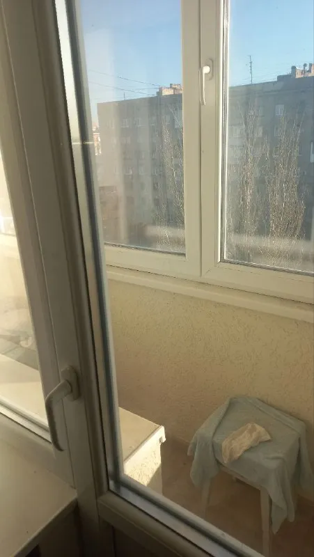 долгосрочная аренда в центре макеевки квартира в топовом месте - самый центр города, плеханова, идеальная транспортная развязка, рядом абсолютно всё!!! квартира 1 - комнатная, полностью укомплектована мебелью и техникой. по договоренности с хозяином, есть возможность установить накопительную систему. арендная плата 15000руб, дополнительно ком/услуги. комиссия ан. +79493124599 (telegram, whatsapp) - наталья. с уважением "центр недвижимости мир". - фотография - 7