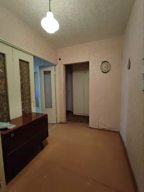 продам однокомнатную квартиру 🌇донецк, ленинский район. мкрн голубой 📍 ✅площадь 40м2 💦вода идёт отлично!!! ✅этажность 8/9 💰стоимость 3 млн. рублей 🔥 👍спокойный район: эта квартира станет идеальным местом для тех, кто ценит тишину. 📍 ориентир «манна»: удобное расположение позволяет быстро добраться до всех необходимых объектов городской инфраструктуры. ✅спецпроект: дом построен по индивидуальному проекту, что обеспечивает высокие стандарты качества и комфорта проживания. 📲☎️+79493483448 подписаться | дать объявление - фотография - 3