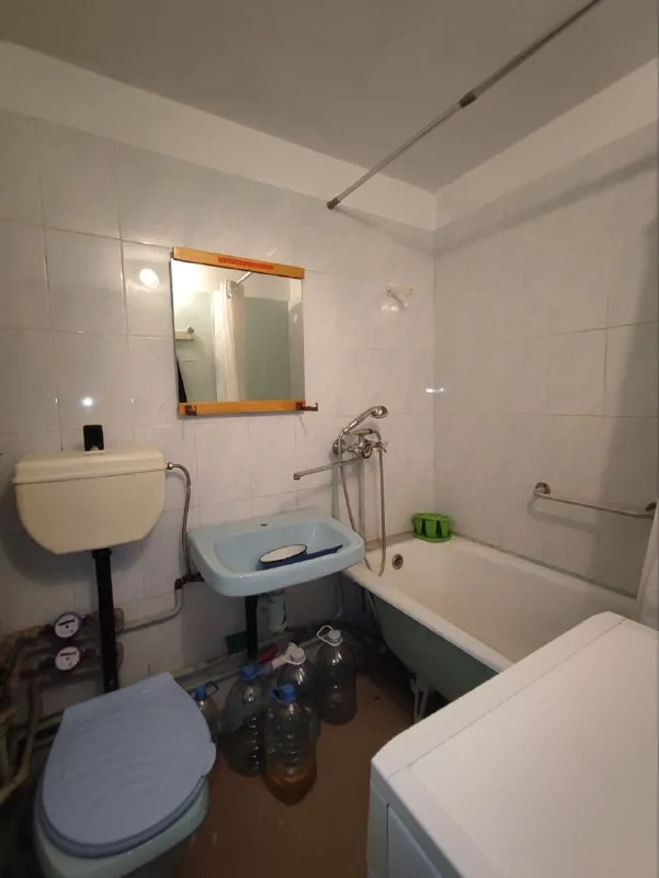 продам однокомнатную квартиру 🌇донецк, ленинский район. мкрн голубой 📍 ✅площадь 40м2 💦вода идёт отлично!!! ✅этажность 8/9 💰стоимость 3 млн. рублей 🔥 👍спокойный район: эта квартира станет идеальным местом для тех, кто ценит тишину. 📍 ориентир «манна»: удобное расположение позволяет быстро добраться до всех необходимых объектов городской инфраструктуры. ✅спецпроект: дом построен по индивидуальному проекту, что обеспечивает высокие стандарты качества и комфорта проживания. 📲☎️+79493483448 подписаться | дать объявление - фотография - 5