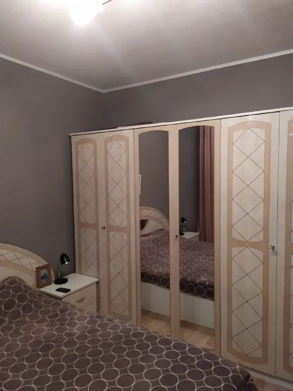 продам 2-х к. квартиру 🌇город донецк, ленинский район, ул. малахова (район дк xxi съезда) ⚡площадь 53,6/30/8,4 м2. ⚡этаж 2/9 ❗вода круглосуточно❗ ⚡качественный ремонт, мебель, быт техника bosch и electrolux, 2 кондиционера, посудомоечная машина ⚡с/узел раздельный. ⚡ теплые полы, балкон застеклён пластик, утепленная внешняя стена ⚡ реальному покупателю разумный торг 📑документы зарегистрированы по рф 💰стоимость 6 950 000 ₽ 📲☎️+79493241608 валентин, собственник - фотография - 8