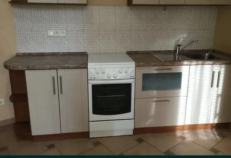 сдается двухкомнатная квартира 🌇в пролетарском районе 📍 ✅4/9  этаж. ✅в квартире есть вся необходимая мебель и техника. большой шкаф-купэ, кондиционер. холодильник. стиральная машинка, душевая кабина. ✅в квартире установлена газовая колонка, напор отличный, с отоплением и проводкой проблем нет. 📍очень удобное расположение, в пешей доступности вся необходимая инфраструктура: магазины, удобная транспортная развязка. ❗️на долгий срок (от 6-и мес. ) ✅платежеспособным и порядочным людям. 💰цена 33000 ₽ + ком. услуги по этой и другой аренде обращайтесь по номеру 📲☎️+7(949)4858365 подписаться | дать объявление - фотография - 5