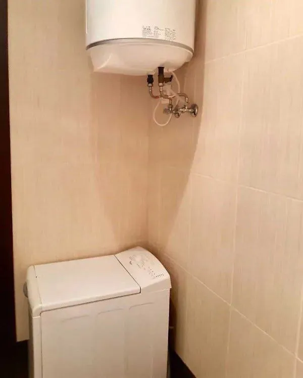 сдается двухкомнатная квартира 🌇в пролетарском районе 📍 ✅4/9  этаж. ✅в квартире есть вся необходимая мебель и техника. большой шкаф-купэ, кондиционер. холодильник. стиральная машинка, душевая кабина. ✅в квартире установлена газовая колонка, напор отличный, с отоплением и проводкой проблем нет. 📍очень удобное расположение, в пешей доступности вся необходимая инфраструктура: магазины, удобная транспортная развязка. ❗️на долгий срок (от 6-и мес. ) ✅платежеспособным и порядочным людям. 💰цена 33000 ₽ + ком. услуги по этой и другой аренде обращайтесь по номеру 📲☎️+7(949)4858365 подписаться | дать объявление - фотография - 8