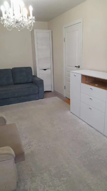 сдам однокомнатную квартиру на долгий срок в донецке, калининский район, бул. шевченко. квартира на третьем этаже, мебель и бытовая техника вся. вода по графику. есть емкость для воды на 260 литров. 27 тыс плюс ком. услуги. +79493562510 - фотография - 3