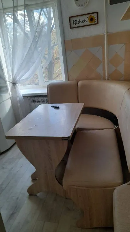 сдам однокомнатную квартиру на долгий срок в донецке, калининский район, бул. шевченко. квартира на третьем этаже, мебель и бытовая техника вся. вода по графику. есть емкость для воды на 260 литров. 27 тыс плюс ком. услуги. +79493562510 - фотография - 4