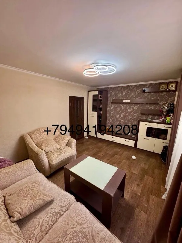 ‼️продажа квартиры‼️ 🏡продажа 2-двухкомнатная квартира г. донецк днр новострой 🗺ориентир: шахтерская площадь киевский район ✅дом 2013 года постройки закрытая территория с воротами и видеонаблюдением. ✅парковочное место. мангальная зона, беседка и детская площадка с песочницей на территории. ✅двор выложен фэмкой. все комнаты раздельные, санузел раздельный. ✅общая площадь–56 м2 ✅коридор–6,1 ✅зал–17,5.. . ется вся необходимая мебель: дорогой кухонный гарнитур, укомплектованная гардеробная комната, в зале стенка, телевизор, комод, раскладной диван и кресло, в спальне - раскладной диван ✅из техники: холодильник самсунг, микроволновая печь горенье, духовой шкаф, газовая плита хотпоинт, вытяжка, посудомоечная машина бош, газовый котел висман (автономное отопление и горячая вода), телевизор хиоми, стиральная машина самсунг. телевидение, интернет. 🧾дешевые коммунальные услуги. ✅прописанных нет, без долгов, арестов, залогов. 📝документы готовы. 💴цена: 6🍋990.000 рублей ☎️+7(949)419-42-08 недвижимость днр - фотография - 2