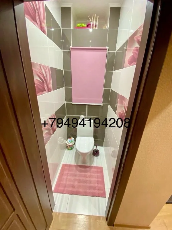 ‼️продажа квартиры‼️ 🏡продажа 2-двухкомнатная квартира г. донецк днр новострой 🗺ориентир: шахтерская площадь киевский район ✅дом 2013 года постройки закрытая территория с воротами и видеонаблюдением. ✅парковочное место. мангальная зона, беседка и детская площадка с песочницей на территории. ✅двор выложен фэмкой. все комнаты раздельные, санузел раздельный. ✅общая площадь–56 м2 ✅коридор–6,1 ✅зал–17,5.. . ется вся необходимая мебель: дорогой кухонный гарнитур, укомплектованная гардеробная комната, в зале стенка, телевизор, комод, раскладной диван и кресло, в спальне - раскладной диван ✅из техники: холодильник самсунг, микроволновая печь горенье, духовой шкаф, газовая плита хотпоинт, вытяжка, посудомоечная машина бош, газовый котел висман (автономное отопление и горячая вода), телевизор хиоми, стиральная машина самсунг. телевидение, интернет. 🧾дешевые коммунальные услуги. ✅прописанных нет, без долгов, арестов, залогов. 📝документы готовы. 💴цена: 6🍋990.000 рублей ☎️+7(949)419-42-08 недвижимость днр - фотография - 7