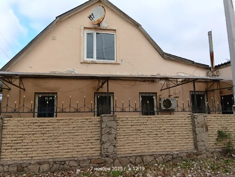аренда дома на стройдетали (г. донецк), ор-р ул. шахтинская (рядом покровский рынок, храм). три комн... - фотография